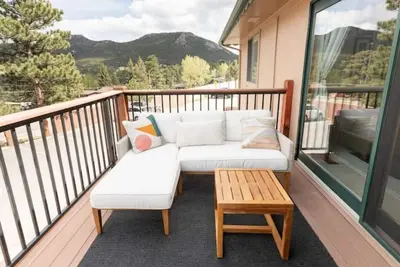 Image de Mntn Vibes / Air-Conditioned Condo with Mountain Views