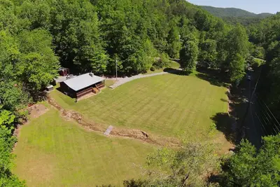 Image de Wears Valley Cabin on 5 Acres*Hot Tub*Pets