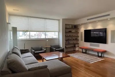 Image de Charming, Tel-Aviv City Center. Apartment w/Free Parking-Steps From The Action!