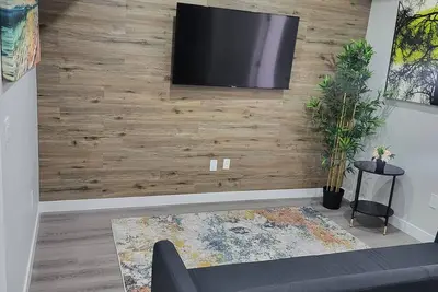 Image de New Luxury 2 Bedroom + Den Suite Nw Calgary