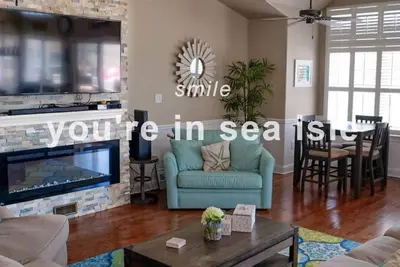 Image de Large, modern shore house, 1 block from beach in a family-friendly shore town!