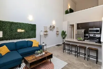 Image de Downtown Loft Livin' | 2bd/2br