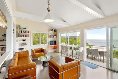 Image de Lanesville 4br Fully Renovated Home • Oceanfront Deck w/ Grill+Outdoor Shower!