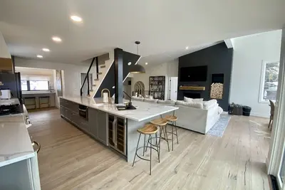 Image de Completely Remodeled Mid-Century Modern Vail Home