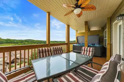 Image de Private Hot Tub, Gorgeous New Walk-In Branson Condo Near Silver Dollar City