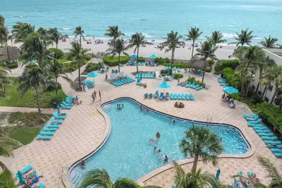 Image de On The Beach -All The Amenities! Work in Paradise!