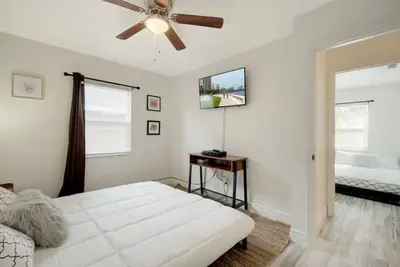 Image de Centrally Located Tampa Bayshore Home