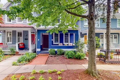 Image de Dog-friendly house with yard, deck, firepit, washer/dryer & Ac - near golf