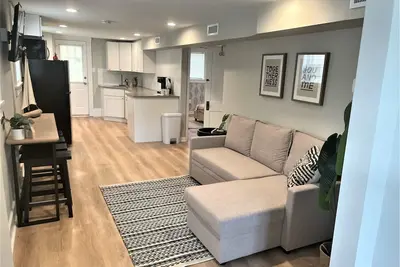Image de Salty Stay 2. 0 steps from the beach and boards