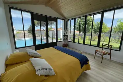 Image de Maison avec piscine chauffée, à 8 min de la plage à pied