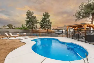 Image de New Property! The Barberry Oasis w/ in-ground pool, separate spa & a game room!