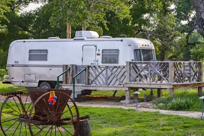 Image de Glamping in Spicewood Tx Hill Country ~ The Avion