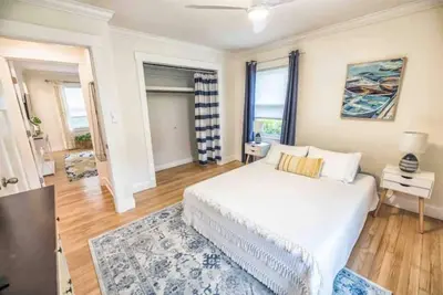 Image de Freshly Updated Retreat in Midtown