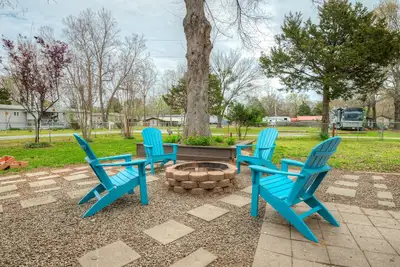 Image de Family and Pet Friendly Lake House around the corner from boat ramp. Sleeps 12