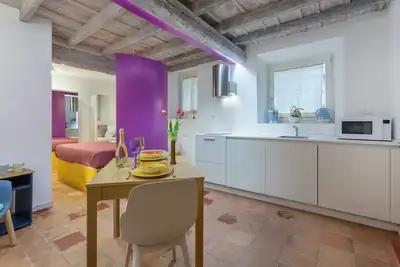 Image de Ferrara Mignon Lilac House