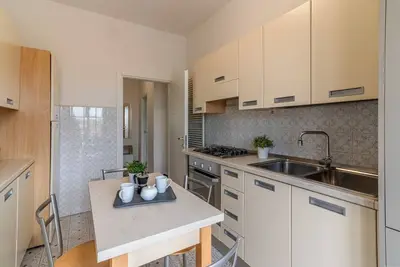 Image de Apartment located on the third floor of a building equipped with a lift (Not suitable for the disabled). In 82 square meters of space it comfortably accommodates 7 people. The apartment is located 4 minutes walk from the bus stop, ideal for reaching the