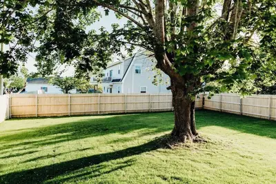 Image de Spacious Newport Home • Yard + Firepit • Parking