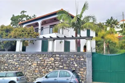 Image de Vivenda Cyca com Terraço 5 Minutos da Praia