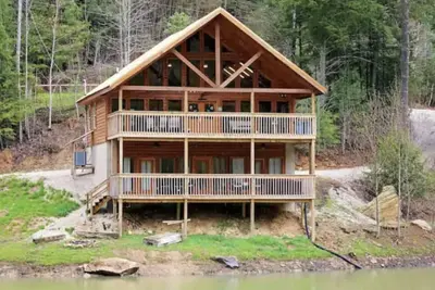 Image de Hot Tub! ! ! 2 Large Decks on Spirit Lake