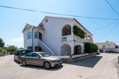 Image de Appartement de deux chambres avec la terrasse Povljana, Pag (A-21318-a)