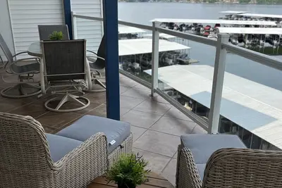 Image de Luxury 2 Bed/2 Bath Lake Condo in Monarch Cove 2 Mm, Walk-In Unit w/ Boat Slip