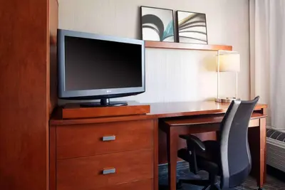 Image de Hassle-Free and Suiting Stay! Two Modern Units, Free Parking, Pet-friendly!