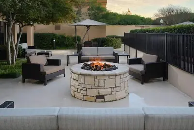 Image de For The Whole Family! Three Contemporary Units, Pets Allowed, Free Parking!