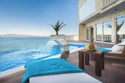 Image de Le luxe à la Villa Cama - Votre location de vacances de rêve!