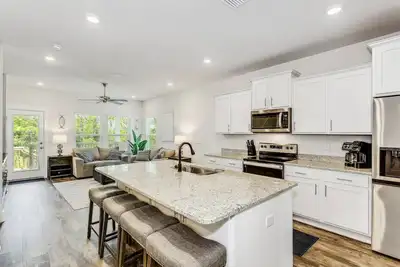 Image de Serenity in Perdido Key| 2 King Suites| Game Room| Fire table| Close to Beaches, Shops & Restaurants