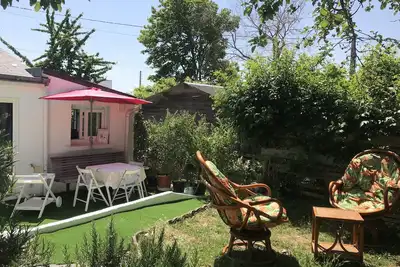 Image de À 10 min à pied de la plage, charmante maison avec jardin arboré