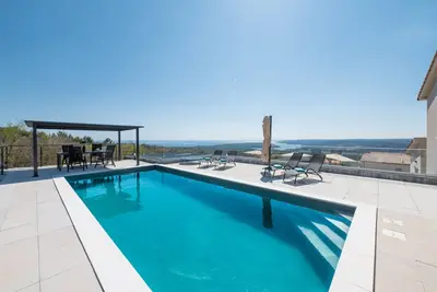 Image de Ferienhaus mit Swimmingpool und Herrlichem Panoramablick