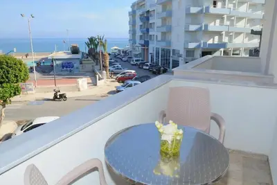 Bright and renovated apartments with sea views