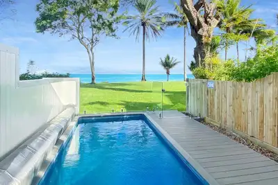 Image de Rock Salt Villa 1. Situated on the foreshore at Picnic Bay