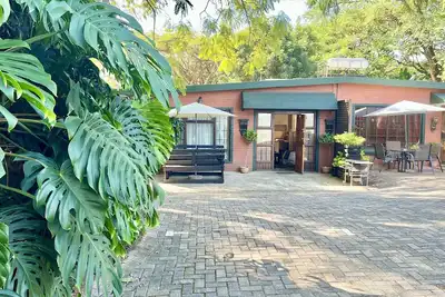 Image de Garden Apartment close to Kruger - LoerieRoep Unit 3