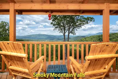 Hummingbird Ridge--- Mountain Views, Privacy And  Wonderful Amenities Just For You. Now With Wi-Fi! !