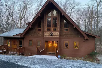 Image de Moose Lodge\/Great for Families\/Walk to Slopes\/Hot Tub\/Pool Table\/Fire Pit