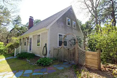 Image de Updated Home with Large Fenced Yard Just Moments to the Beach! (2310)