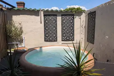 North Harbour House, pet friendly, with hot tub in Weymouth