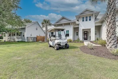 Image de Luxury Oasis - Pool, Jacuzzi, Golf Cart!