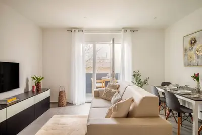 Exclusive apartment with parking and air conditioning