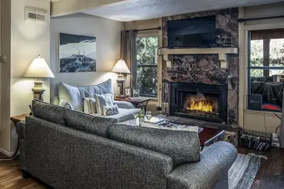 Image de Pinon Park A7 | Fireplace, Spa, Gas Grill, Wi-Fi!