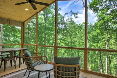 Image de Mars Hill Hideaway by Carolina Mornings | Fire Pit, Mtn Views⛰️+Biltmore Pass
