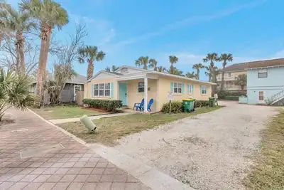 Image de Beachside Cottage Home - Short Walk to the Beach