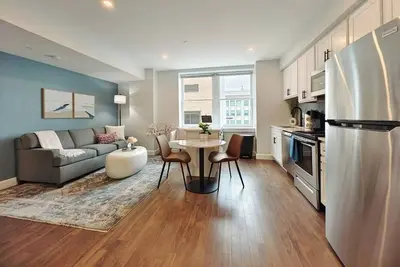 Image de Elegant 1br King Bed Apts - 1. 3 Miles to Tiaa Bnk Fld