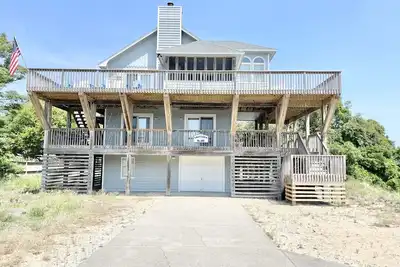 Image de Vacation in Duck- Sleeps 14! 5 Min Walk to beach & town. 3 Community Pools!