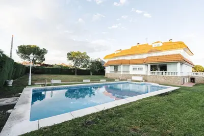 Image de Maison de vacances Alpedrete pour 1 - 25 personnes avec 15 chambres à coucher - Maison de vacances