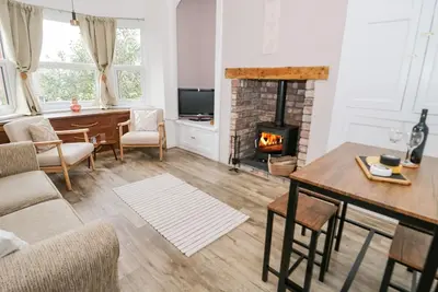 Image de Ty Arth, pet friendly, with open fire in Llandudno