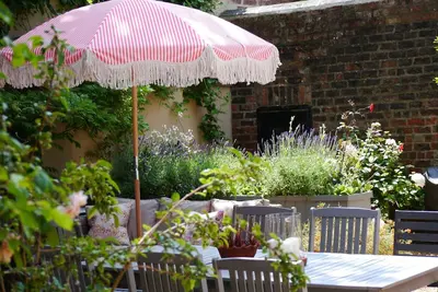 Image de The Parisi Townhouse - City Centre Luxury for up to 8 with Garden, Parking, Outdoor Bath