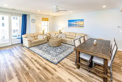 Image de Bay-view condo w/Free Wifi, pools, outdoor shower, gym, lanai & beach access