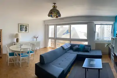 Image de Appartement lumineux situé en centre ville, à 250 m des plages!